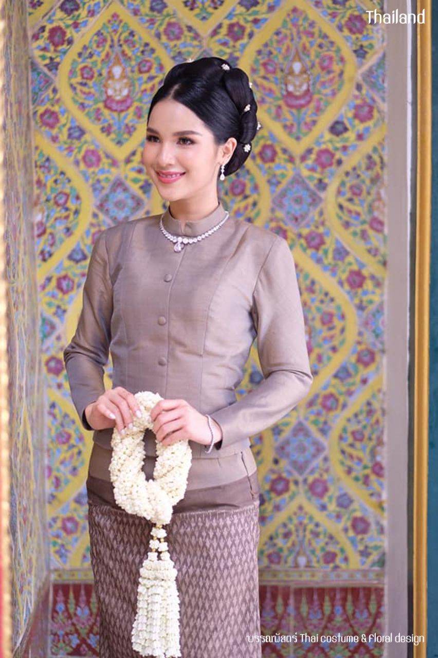 Thai Chitralada Dress: ชุดไทยจิตรลดา | THAILAND