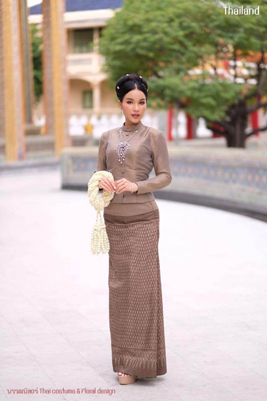 Thai Chitralada Dress: ชุดไทยจิตรลดา | THAILAND