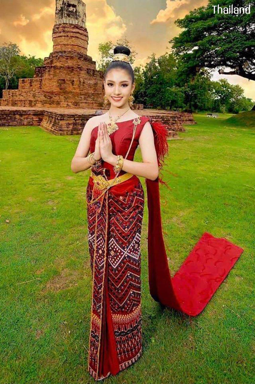 "Prae-wa Kalasin" TheQueen of Thai silk | THAILAND 🇹🇭