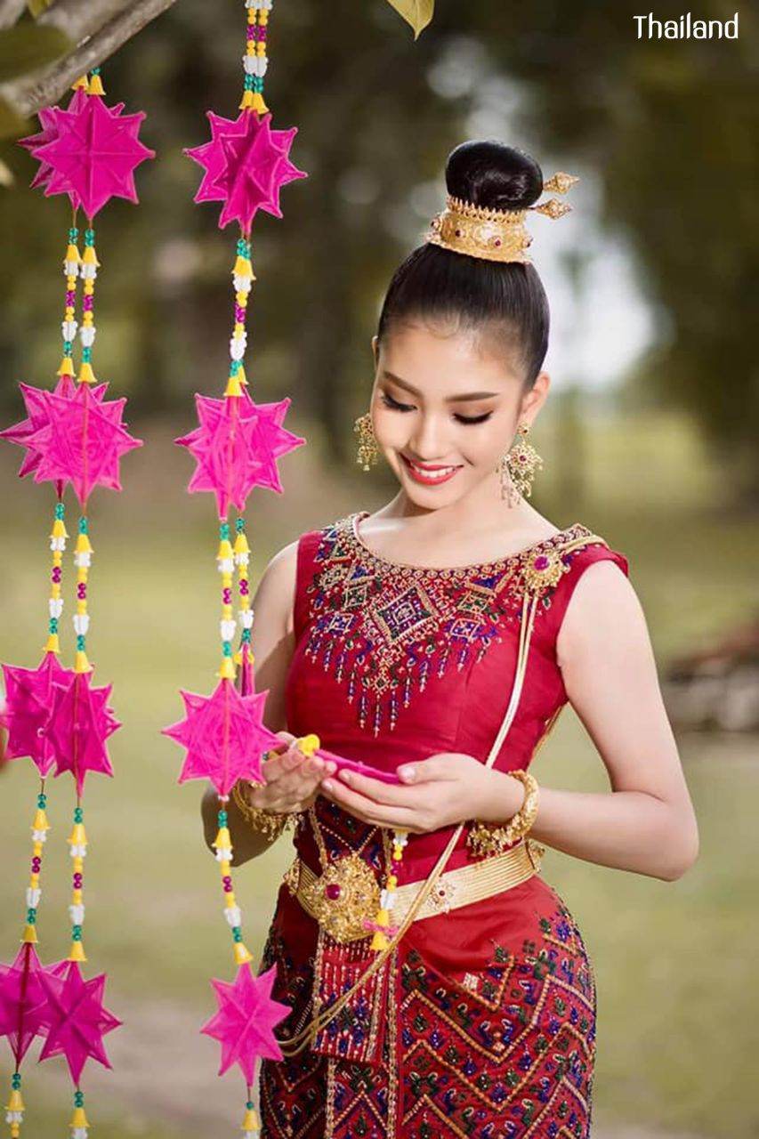 "Prae-wa Kalasin" TheQueen of Thai silk | THAILAND 🇹🇭