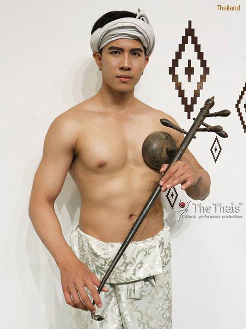 PHIN PIA (พิณเปี๊ยะ) Thai Lanna Musical Instrument | THAILAND 🇹🇭