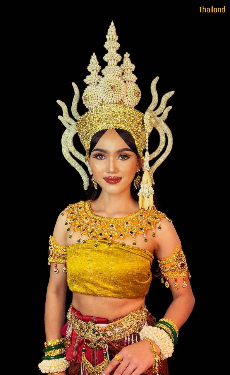 The beautiful floral jewelry on Thai apsara headdress  | THAILAND 🇹🇭 ️