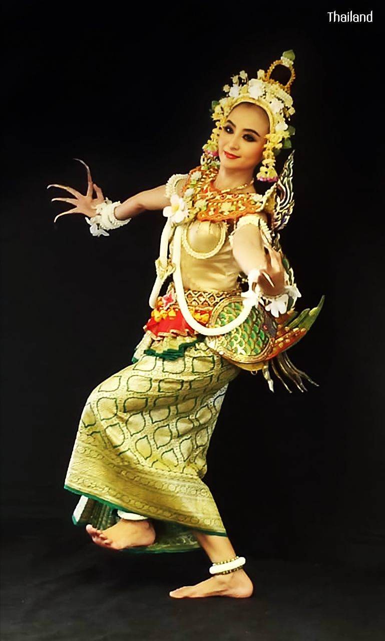 รำกินรีทรงเครื่อง: Kinnaree Song krueng dance | THAILAND 🇹🇭