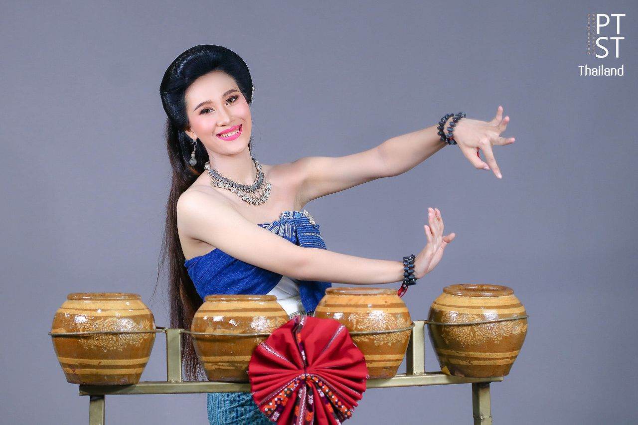 "นางไห-หมากกั๊บแก้บ" Isan traditional dance | THAILAND 🇹🇭