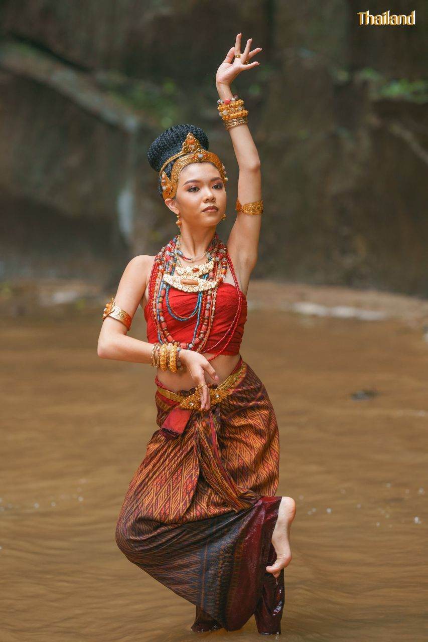 The Glory of The Dvaravati Era, Costume and Traditional Dress | THAILAND 🇹🇭
