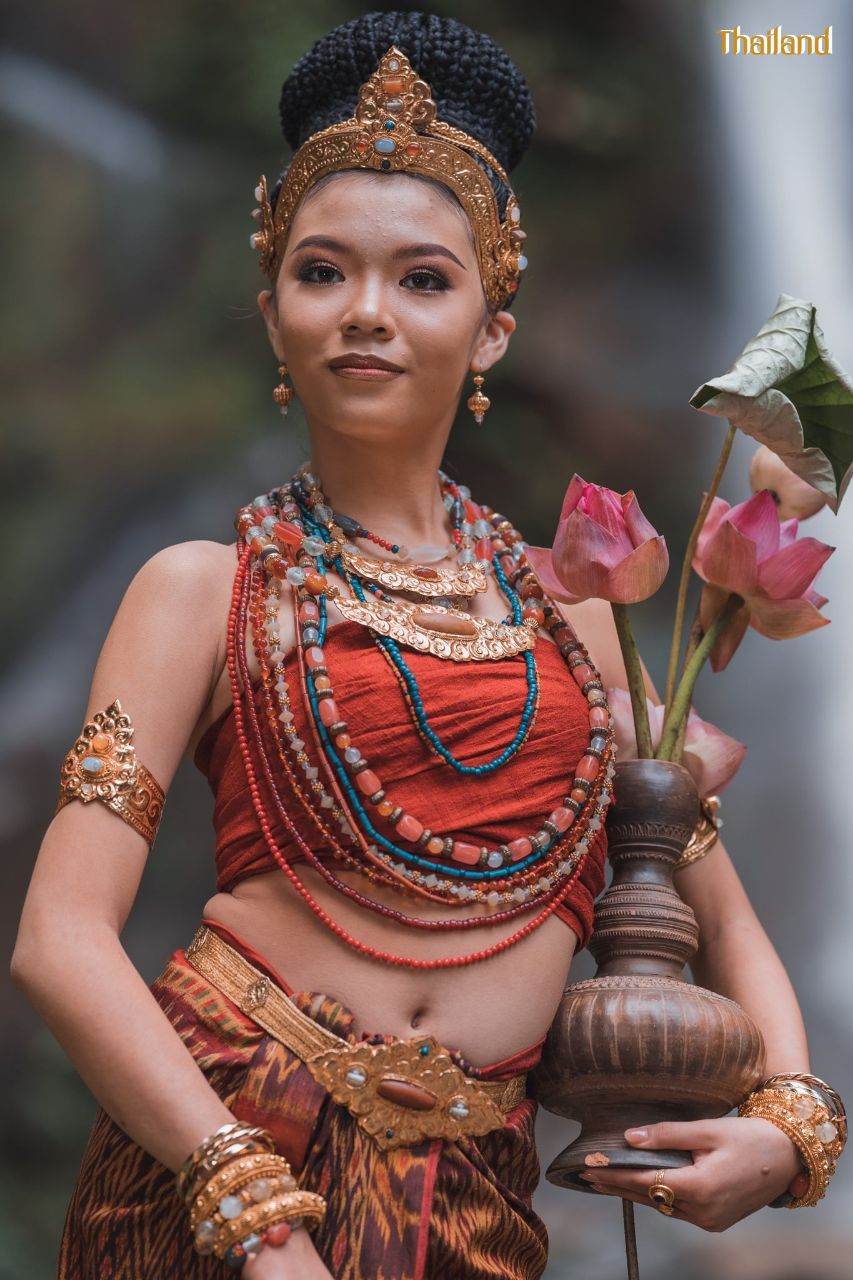 The Glory of The Dvaravati Era, Costume and Traditional Dress | THAILAND 🇹🇭