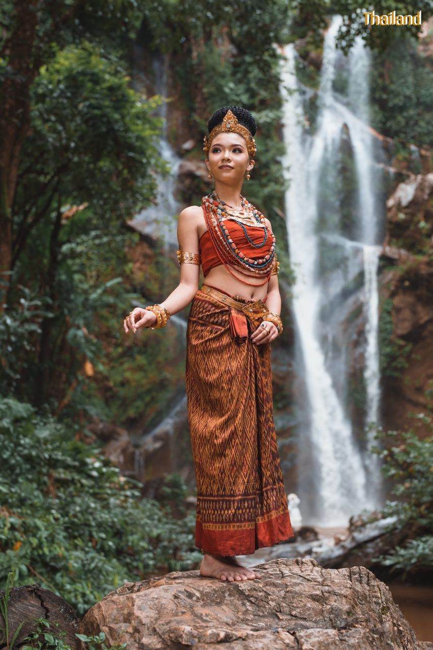 The Glory of The Dvaravati Era, Costume and Traditional Dress | THAILAND 🇹🇭