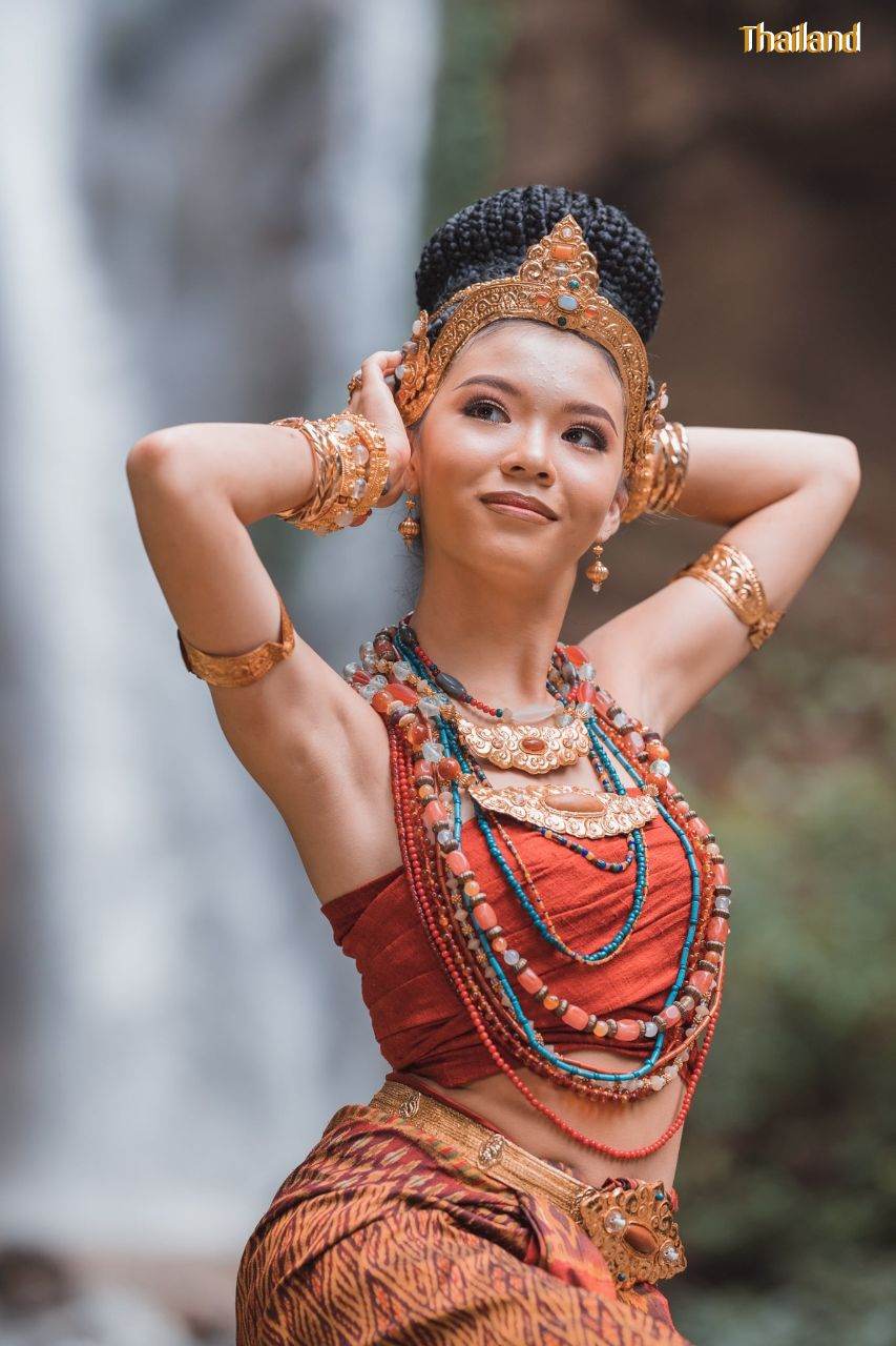 The Glory of The Dvaravati Era, Costume and Traditional Dress | THAILAND 🇹🇭