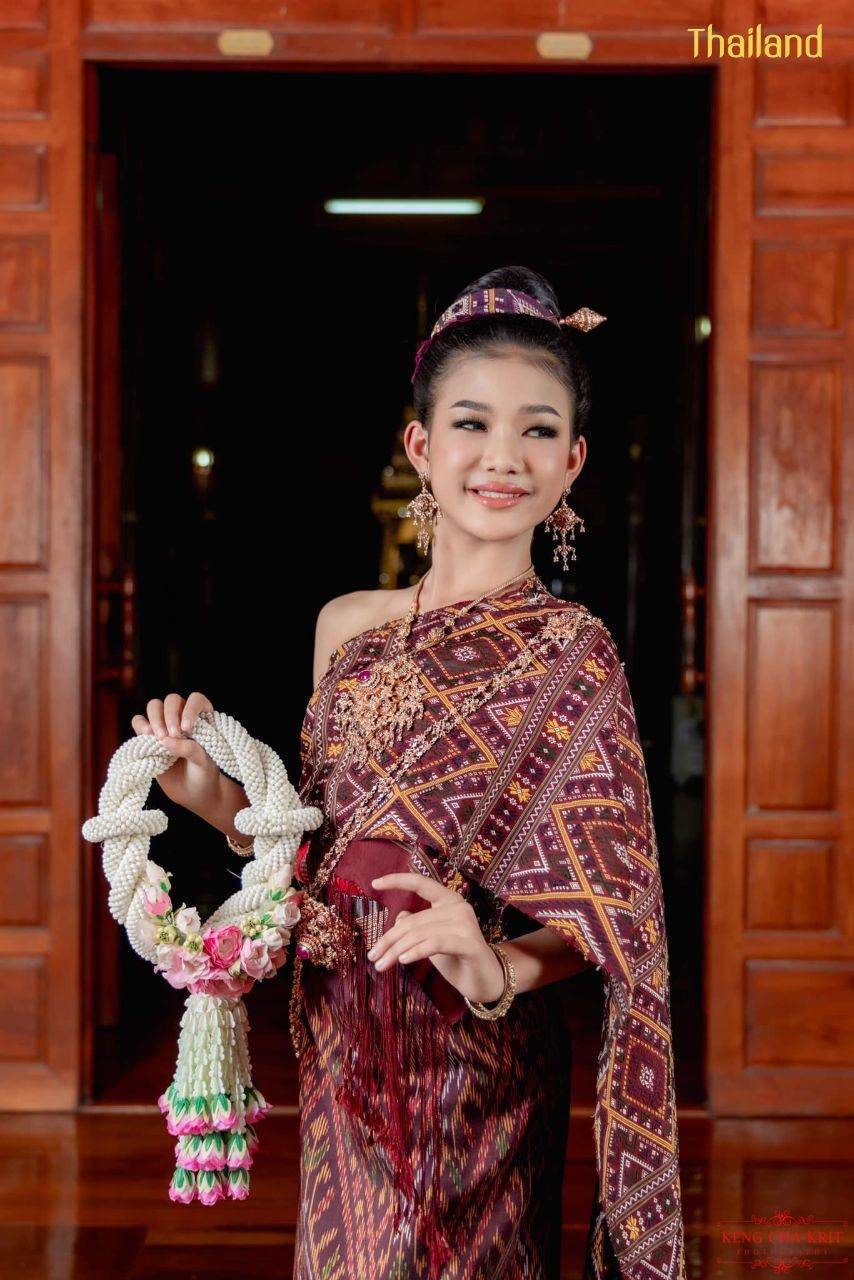 Phu Tai costume in Kalasin province with Praewa, Queen of Thai Silks | THAILAND 🇹🇭