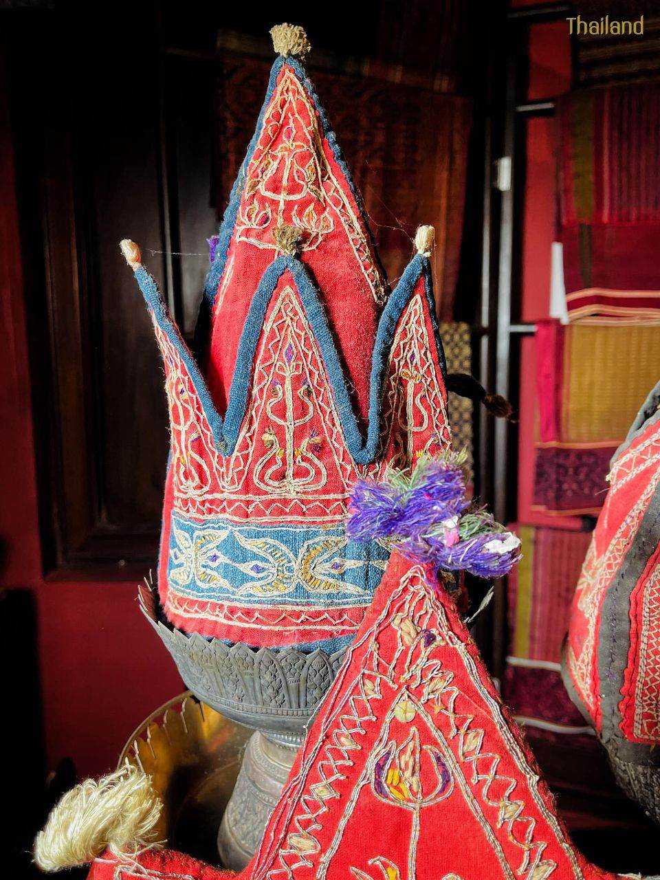 "หมวกกาบ" Muag Kab, Muag garb: I-san embroidery hat | THAILAND 🇹🇭