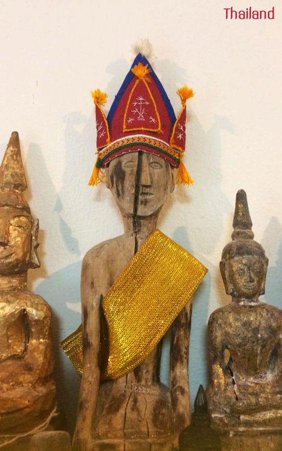"หมวกกาบ" Muag Kab, Muag garb: I-san embroidery hat | THAILAND 🇹🇭