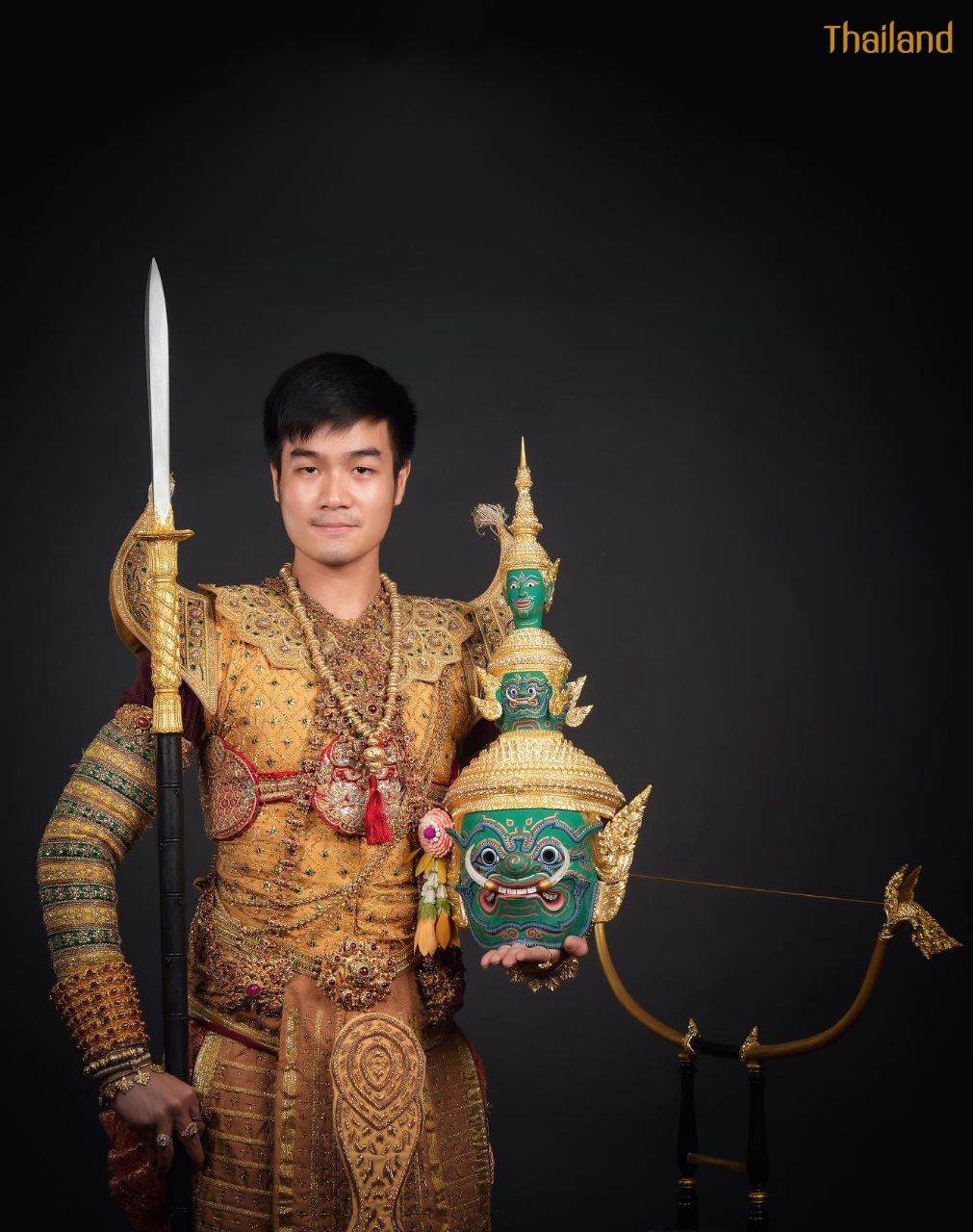 “รำลงสรงโทนท้าวกรุงพาณ” Khon masked dance drama in Thailand | THAILAND 🇹🇭