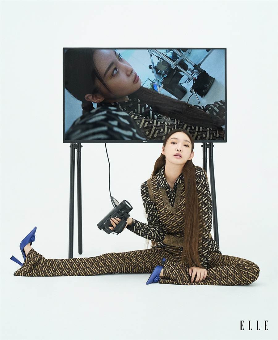 Chungha @ ELLE Singapore November 2021