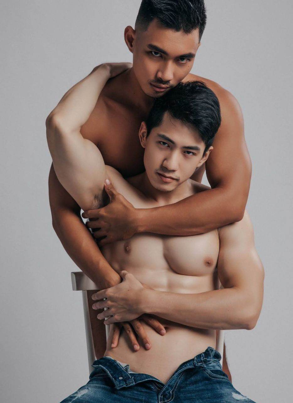 หนุ่มหล่อขึ้นปก 1054