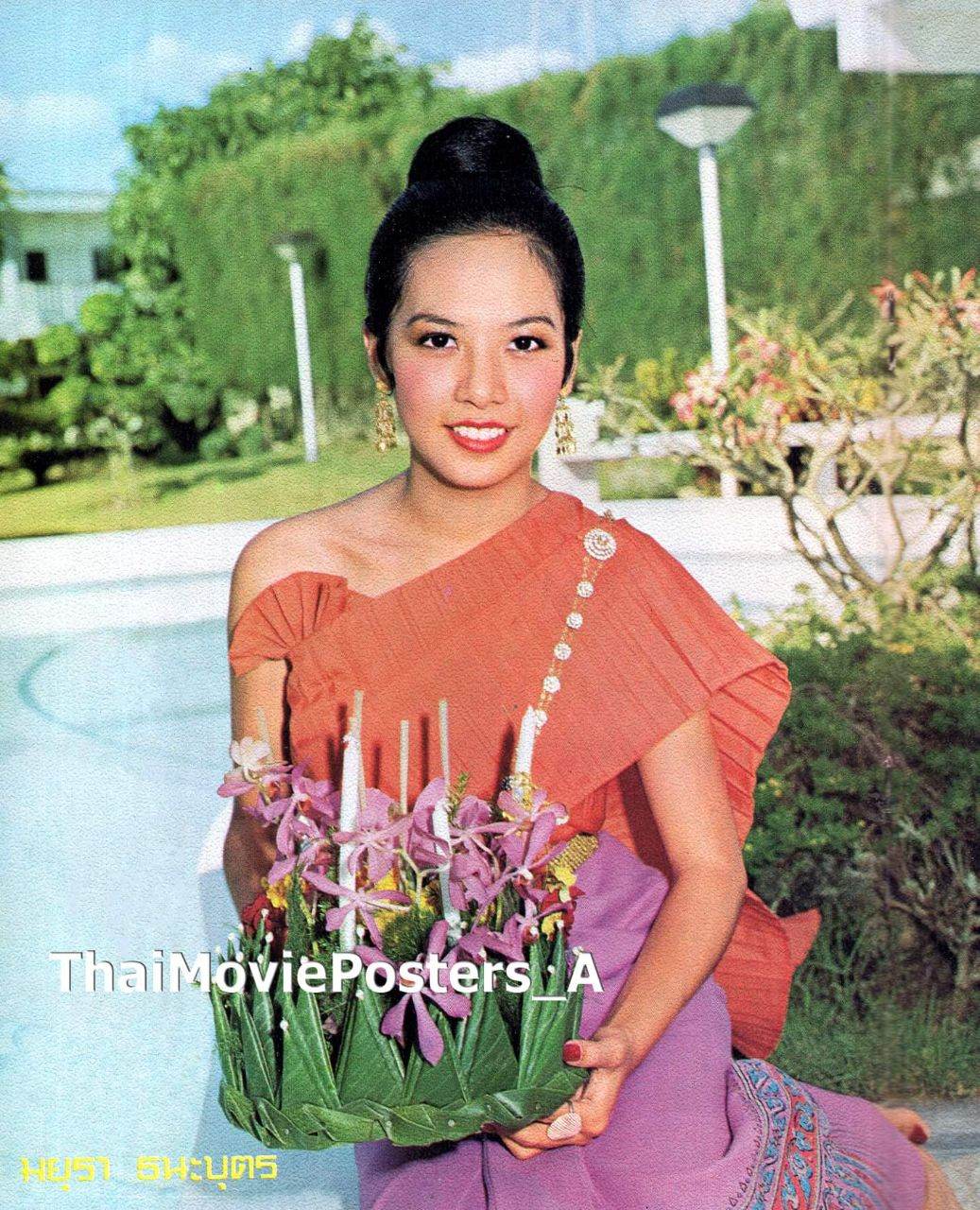 Thailand national costume 🇹🇭: Sbai Thailand dress:Loy Krathong festival from the old magazines 70's - 90's