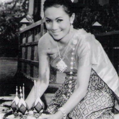 Thailand national costume 🇹🇭: Sbai Thailand dress:Loy Krathong festival from the old magazines 70's - 90's