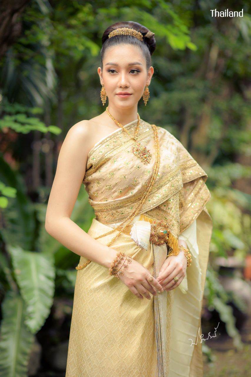 Thai Ancient Costume by Nicolene Pichapa Limsnukan | THAILAND 🇹🇭