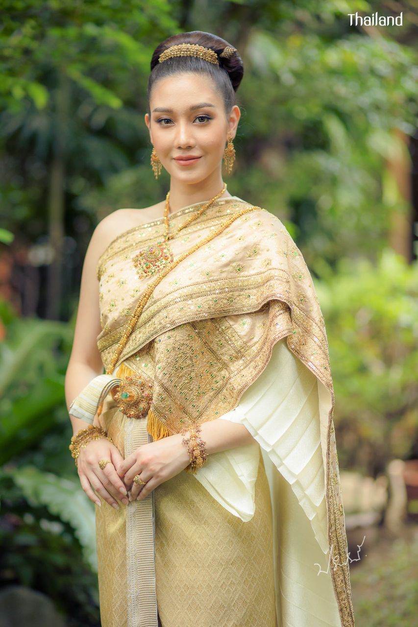 Thai Ancient Costume by Nicolene Pichapa Limsnukan | THAILAND 🇹🇭