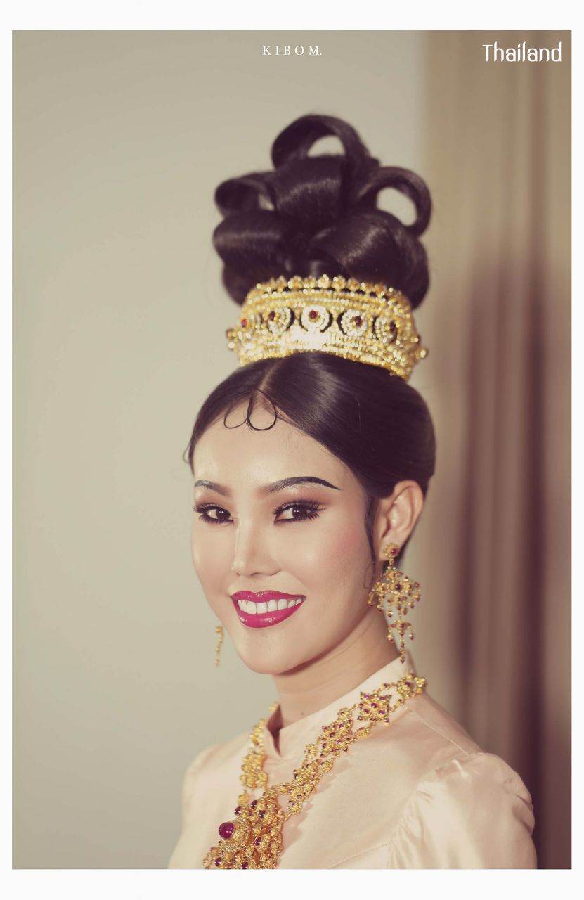 Thai National Costume and 70s Makeup & Hairstyle by Sakunjan | THAILAND 🇹🇭