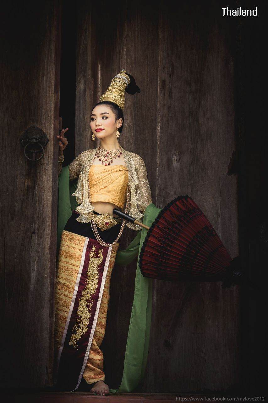 Burmese costume 🇲🇲 - present by Thai artist 🇹🇭