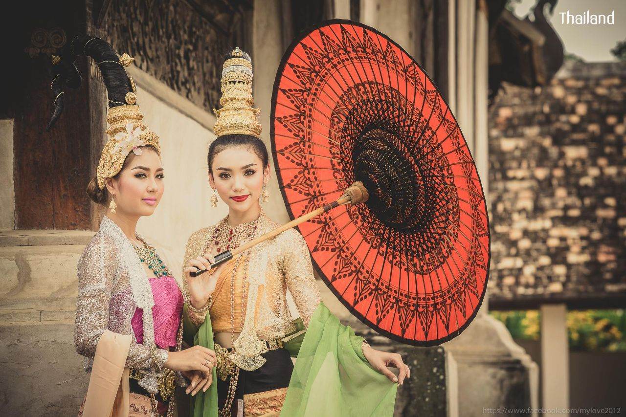 Burmese costume 🇲🇲 - present by Thai artist 🇹🇭