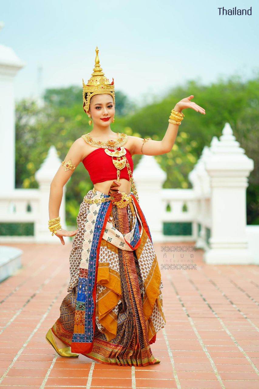 Loy Krathong Festival and The Beautiful of Sukhothai Costume | THAILAND 🇹🇭