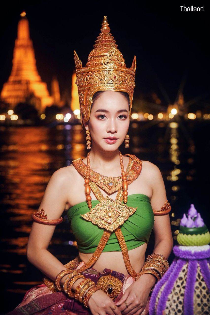 The Beautiful of Sukhothai Costume and Loy Krathong Festival | THAILAND 🇹🇭