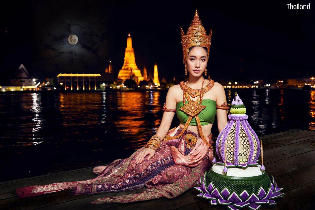 The Beautiful of Sukhothai Costume and Loy Krathong Festival | THAILAND 🇹🇭