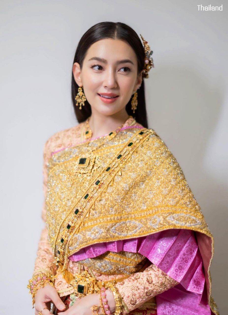 BELLA RANEE & GORGEOUS THAINESS COSTUME | THAILAND 🇹🇭