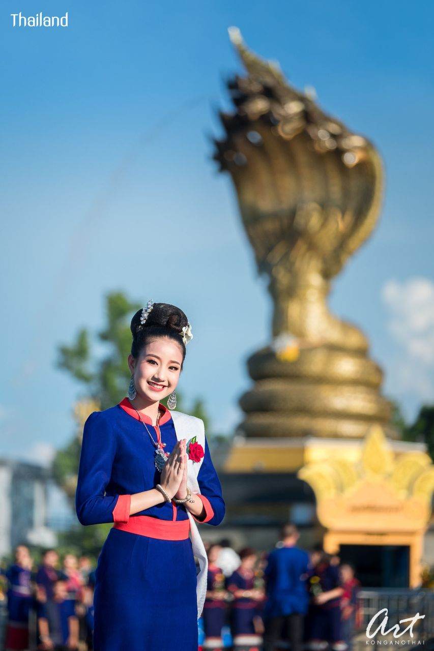 "ฟ้อนภูไทเรณูนคร - Fon Phu-Tai Renu Nakhon" at Nakhon Phanom province, Northeastern Thailand.🇹🇭