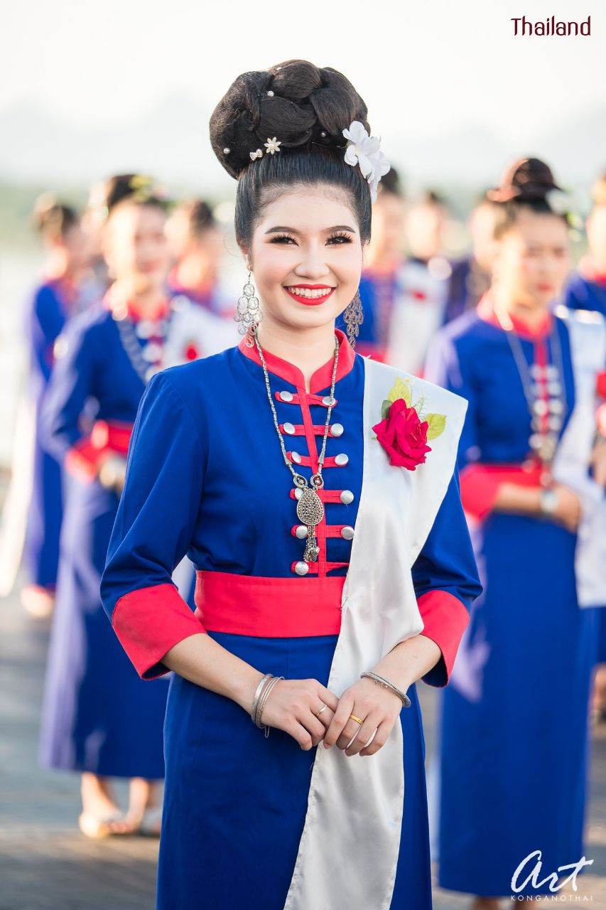 "ฟ้อนภูไทเรณูนคร - Fon Phu-Tai Renu Nakhon" at Nakhon Phanom province, Northeastern Thailand.🇹🇭