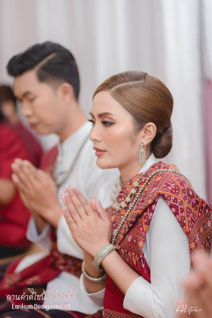 ชุดแต่งงานอีสาน (งานกินดอง) | THAILAND 🇹🇭