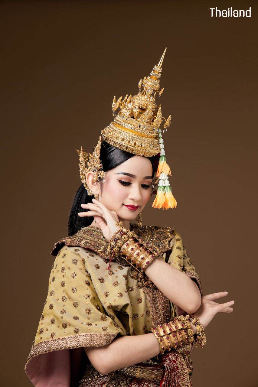 Chui Chai Ging Mai Ngoen-Thong Dance | THAILAND 🇹🇭