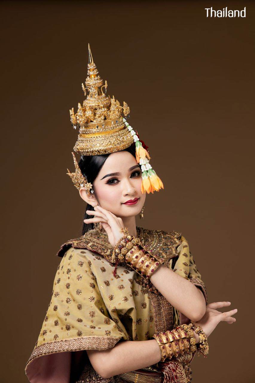 Chui Chai Ging Mai Ngoen-Thong Dance | THAILAND 🇹🇭