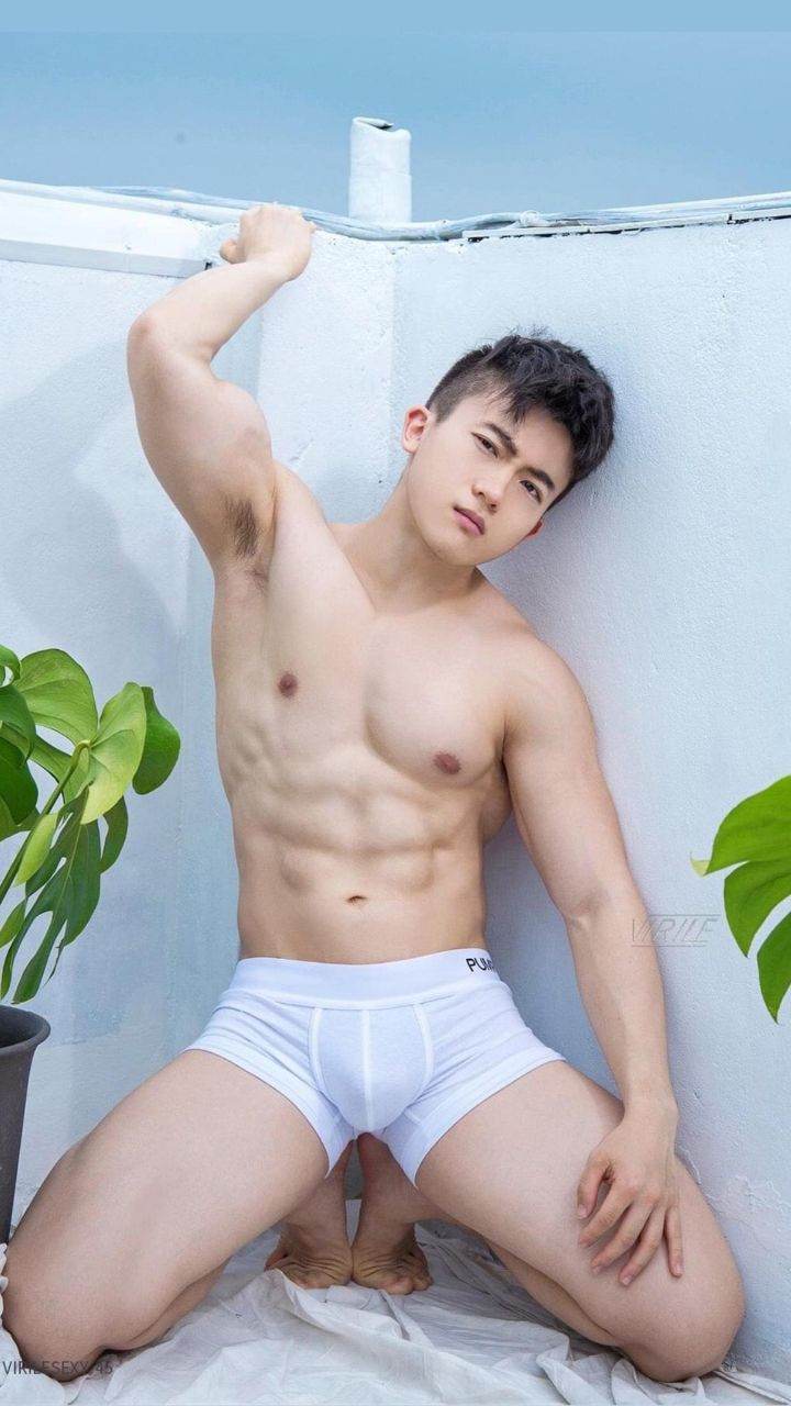 Men in sexy underwear2