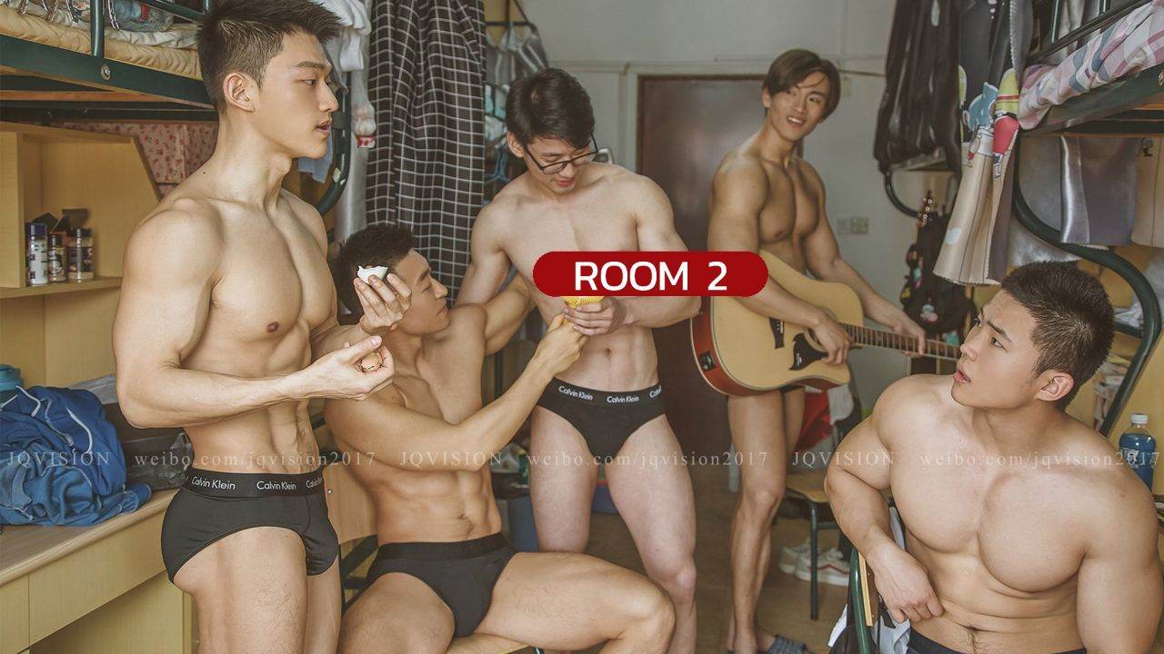 Men in sexy underwear2