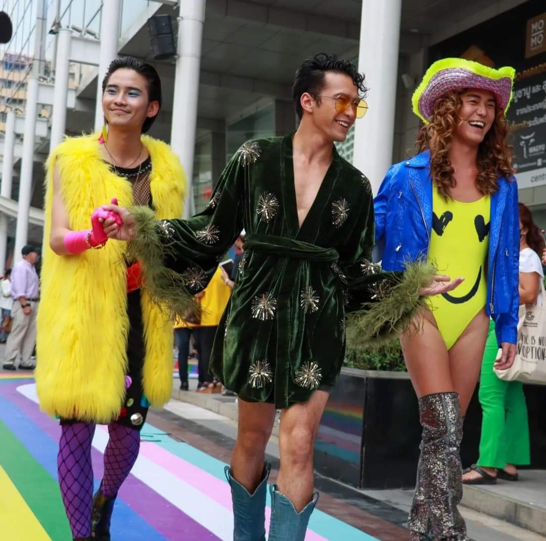 ดีต่อใจ#2350 Rainbow Runway for Equality(ภาพบางส่วน)