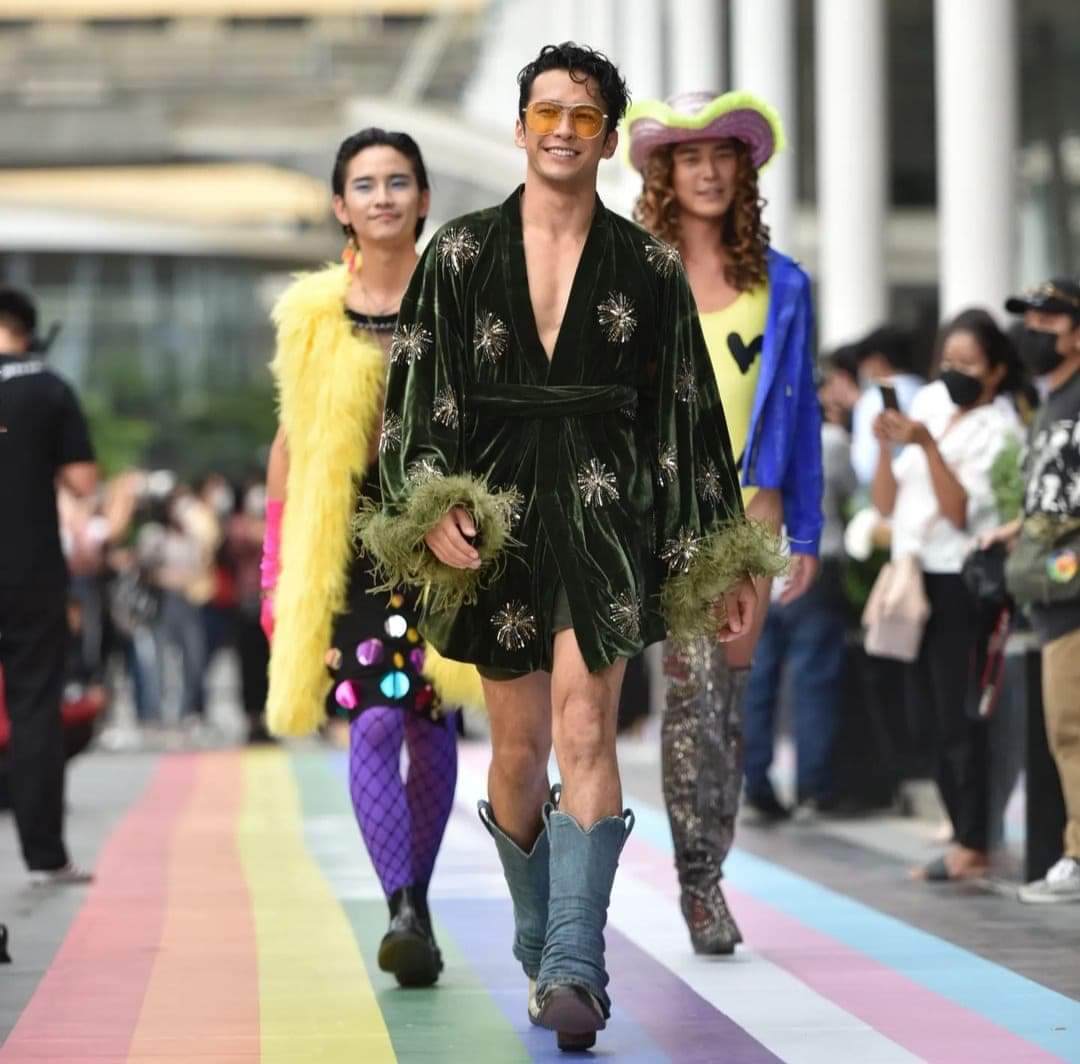 ดีต่อใจ#2350 Rainbow Runway for Equality(ภาพบางส่วน)