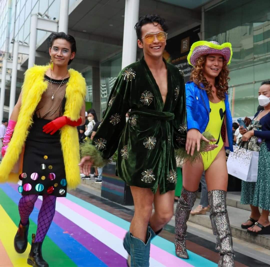 ดีต่อใจ#2350 Rainbow Runway for Equality(ภาพบางส่วน)