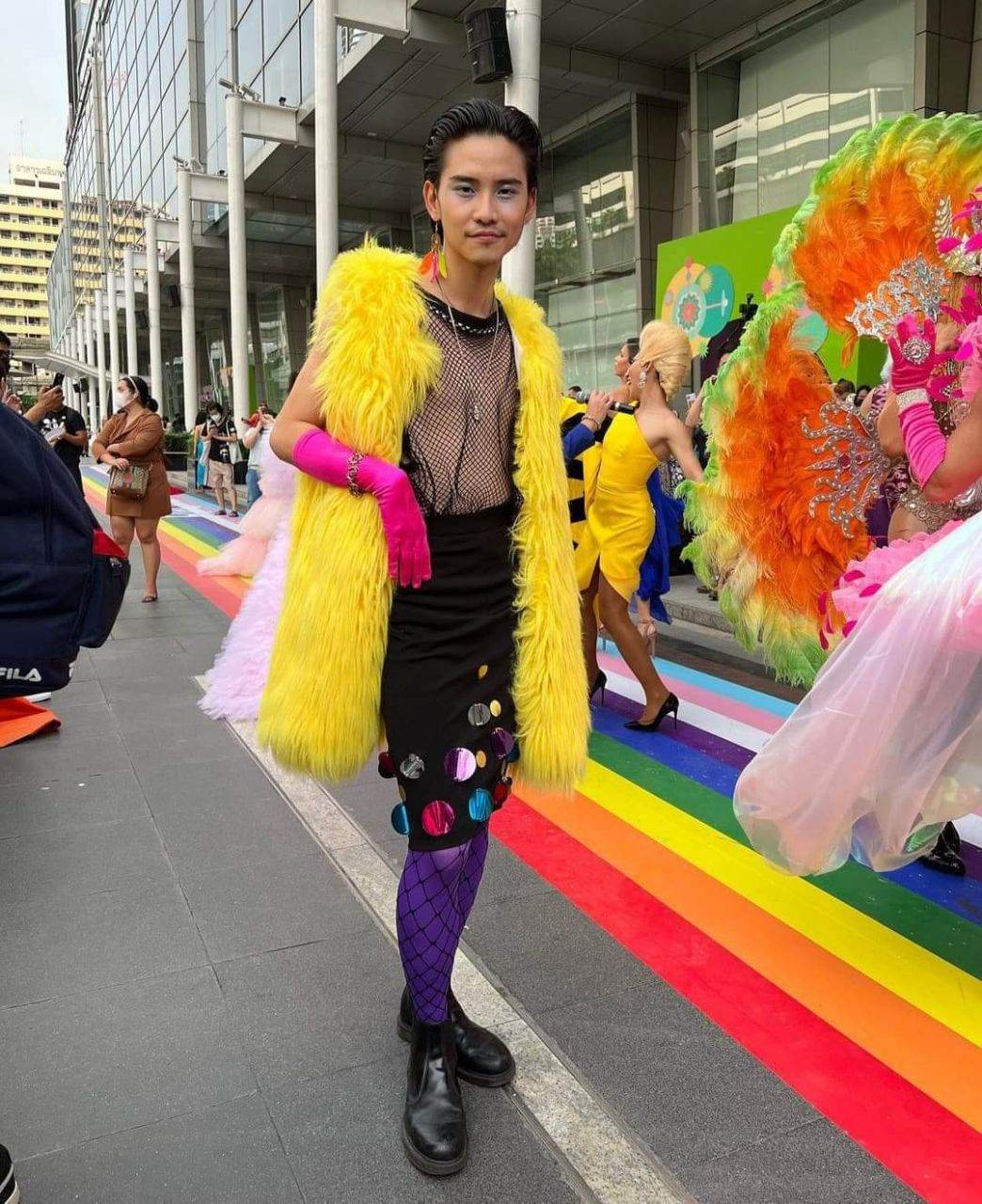 ดีต่อใจ#2350 Rainbow Runway for Equality(ภาพบางส่วน)