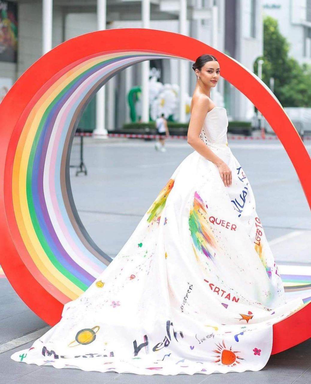 ดีต่อใจ#2350 Rainbow Runway for Equality(ภาพบางส่วน)