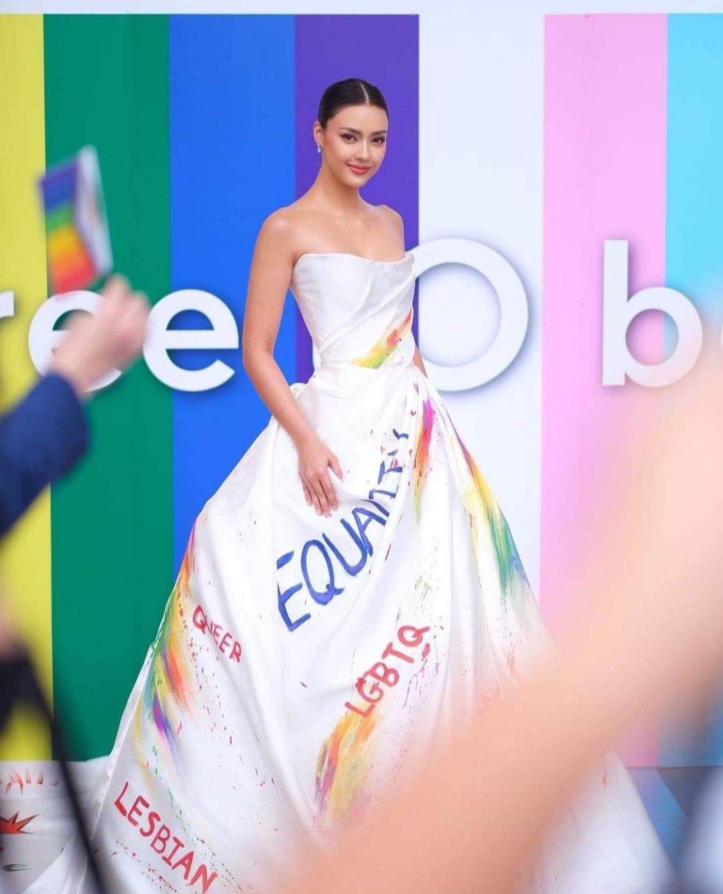 ดีต่อใจ#2350 Rainbow Runway for Equality(ภาพบางส่วน)