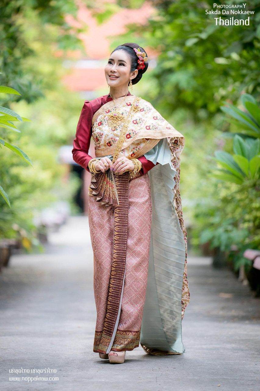 The elegance of Thai dress: Thai Traditional Costume | THAILAND 🇹🇭