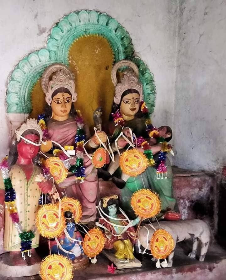 Goddess mansa and Shashthi Photo by fb.পৃথিবীর সেরা হলো বন্ধুত্ব 09 12 2020.