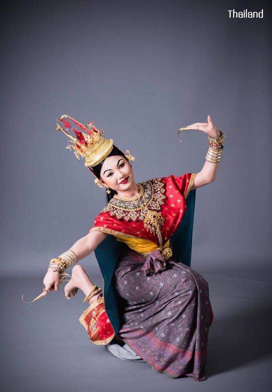 Thai Royal Dance "Phichit Lekha Umsom" | THAILAND 🇹🇭