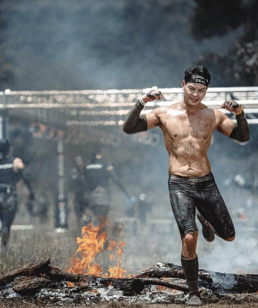 หนุ่มๆ ตะลุยโคลน Spartan Thailand