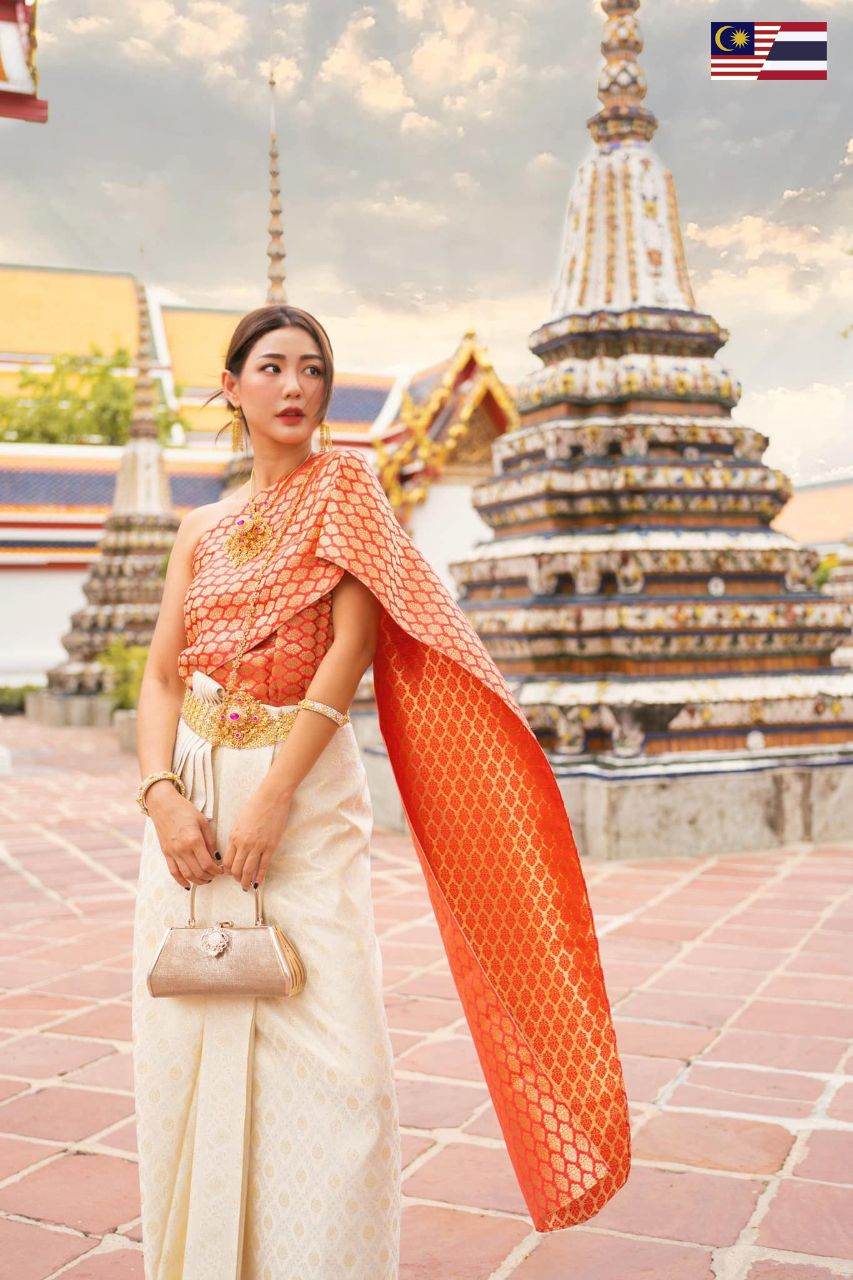 Malaysia Youtuber 🇲🇾 and Beautiful Thai Traditional Dress | THAILAND 🇹🇭