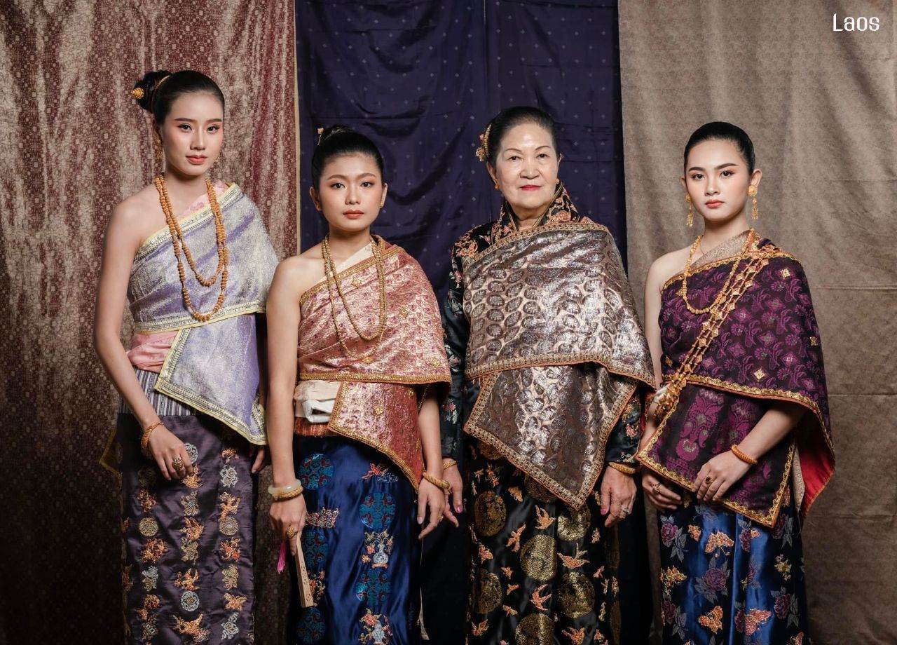 "ລາວ" Lao traditional dress | LAOS 🇱🇦