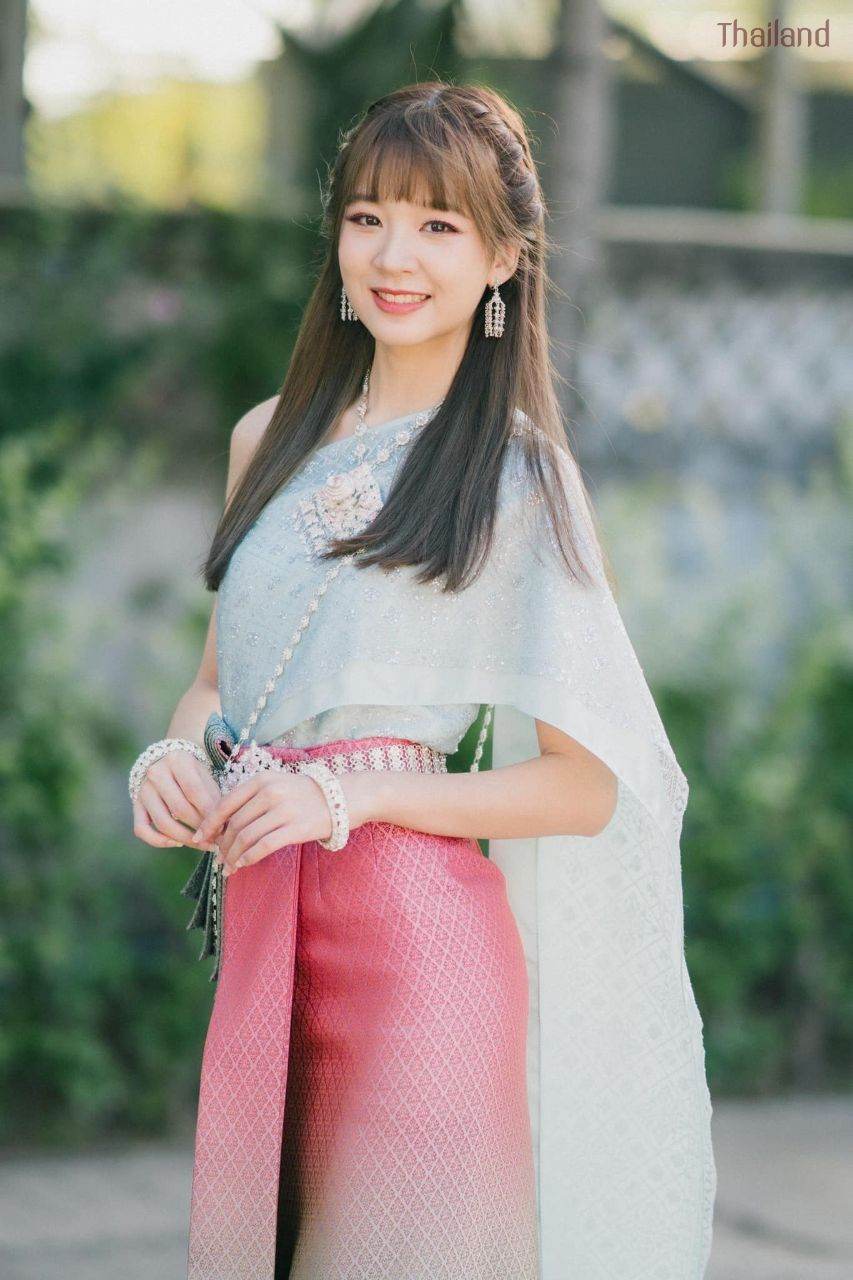 Beautiful Thai Girl in Traditional Dress | THAILAND  🇹🇭
