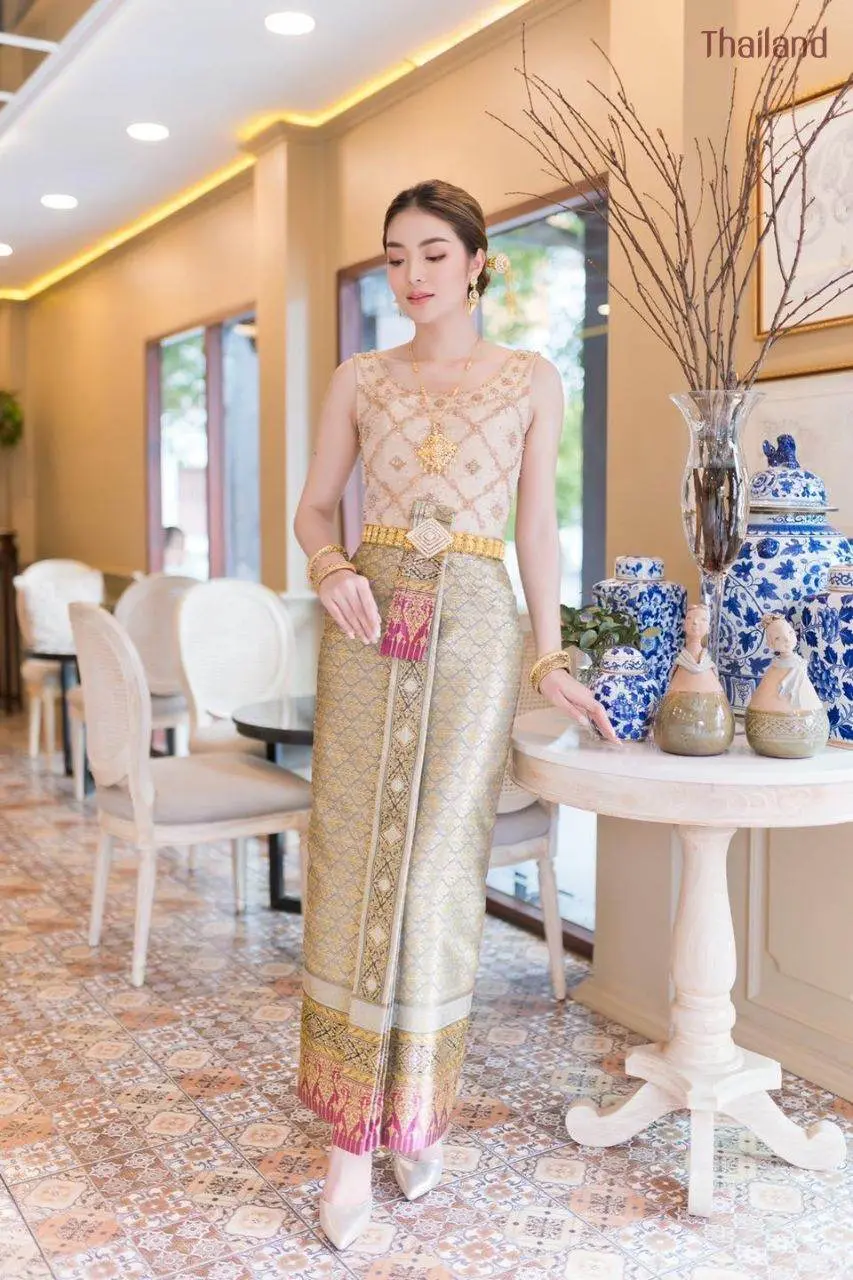 THAILAND 🇹🇭 | Thai Dusit Dress: Thai National Costume